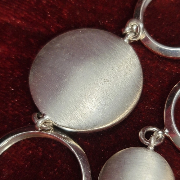 Sterling silver circles necklace and earring set - Picture 7 of 8
